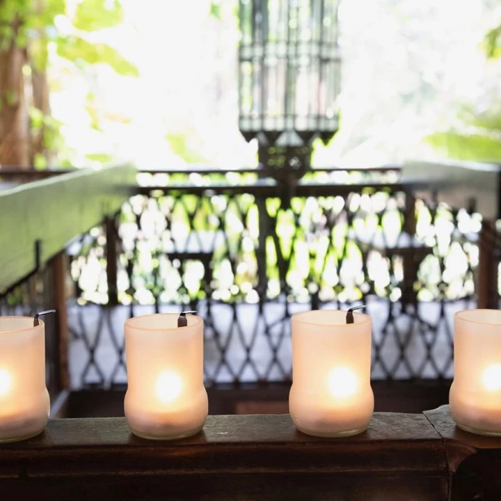 Unieke Waxinelichtjes van Geupcyclede Frisdrankfles – Industrieel Cadeau met Karakter